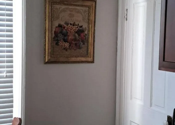 Beautiful Downstairs 1Bed 1Bth Charmer- Pet Friendly
