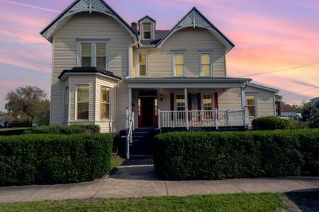 Beautiful Downstairs 1bed 1bth Charmer- Pet Friendly