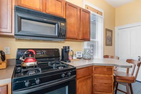 Beautiful Downstairs 1bed 1bth Charmer- Pet Friendly *