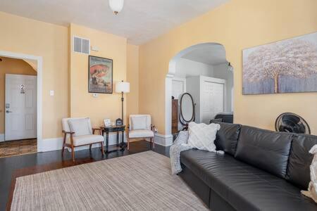 Beautiful Downstairs 1bed 1bth Charmer- Pet Friendly *