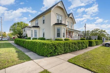 Beautiful Downstairs 1bed 1bth Charmer- Pet Friendly Apartment