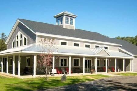 Beautiful Downstairs 1bed 1bth Charmer- Pet Friendly *