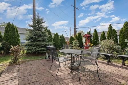 Beautiful Downstairs 1bed 1bth Charmer- Pet Friendly * Michigan City