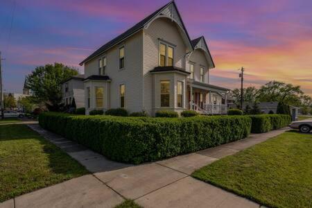 Apartment Beautiful Downstairs 1bed 1bth Charmer- Pet Friendly