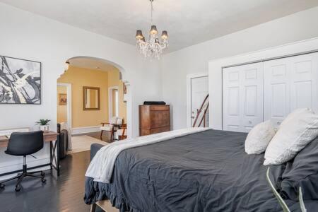 Beautiful Downstairs 1bed 1bth Charmer- Pet Friendly Apartment Michigan City