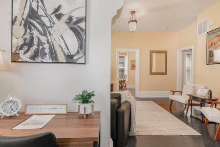 Beautiful Downstairs 1bed 1bth Charmer- Pet Friendly Apartment *
