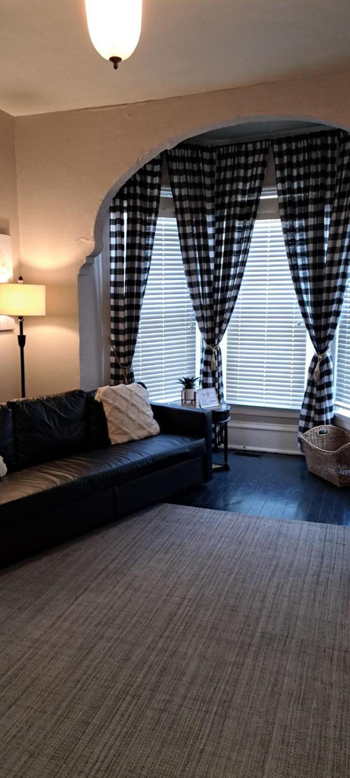 Beautiful Downstairs 1bed 1bth Charmer- Pet Friendly *