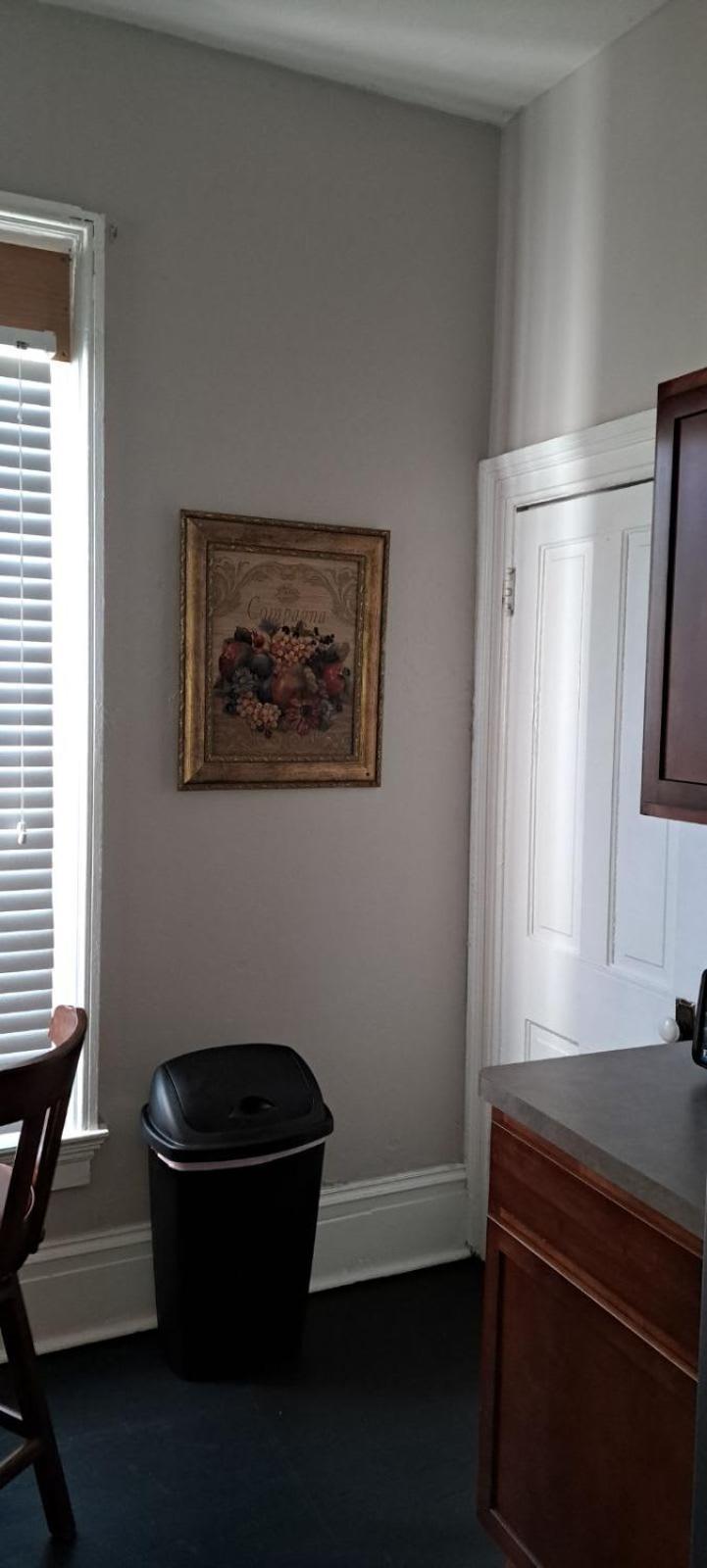 Beautiful Downstairs 1bed 1bth Charmer- Pet Friendly * Michigan City